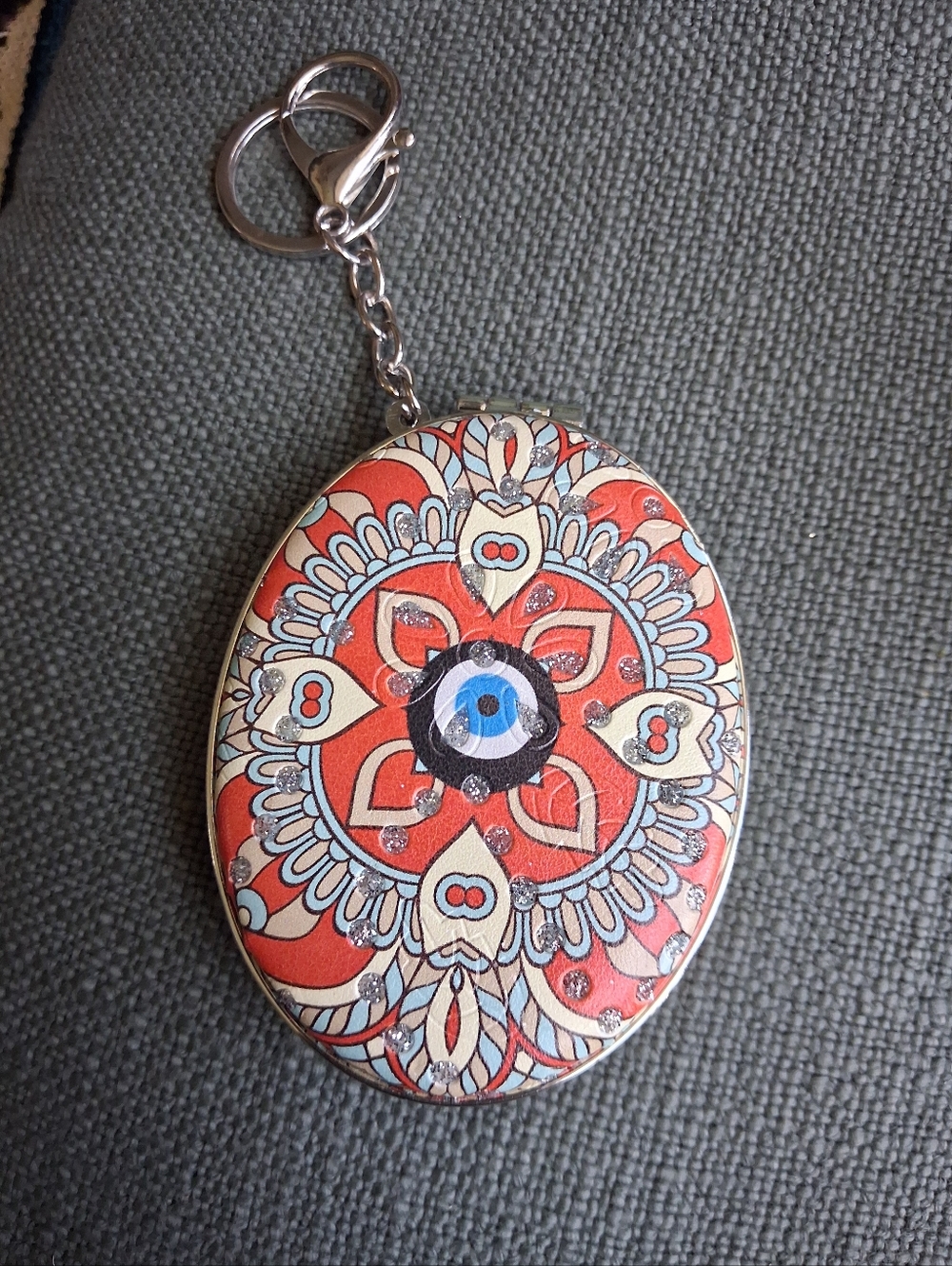 Mirror With Keychain - Picture 6 of 10